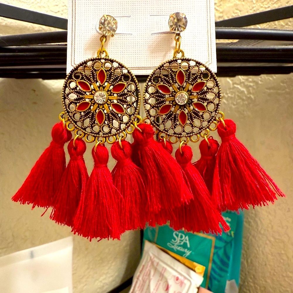 Women’s boho style tassel thread dangle earrings NEW!